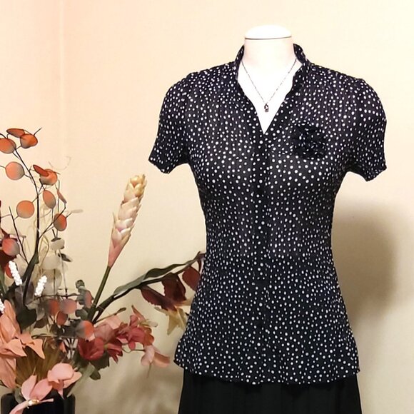 NWOT Fred David Women’s Summer Polka Dot Short Sleeve Black White Pleated Top 6 - Picture 3 of 7